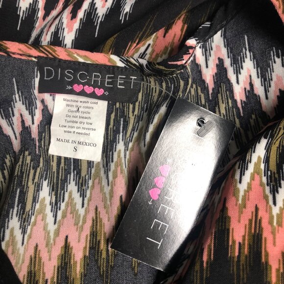 Discreet Top Womens Size Small Black Pink Chevron Blouse Boho Chic NEW - Picture 5 of 6